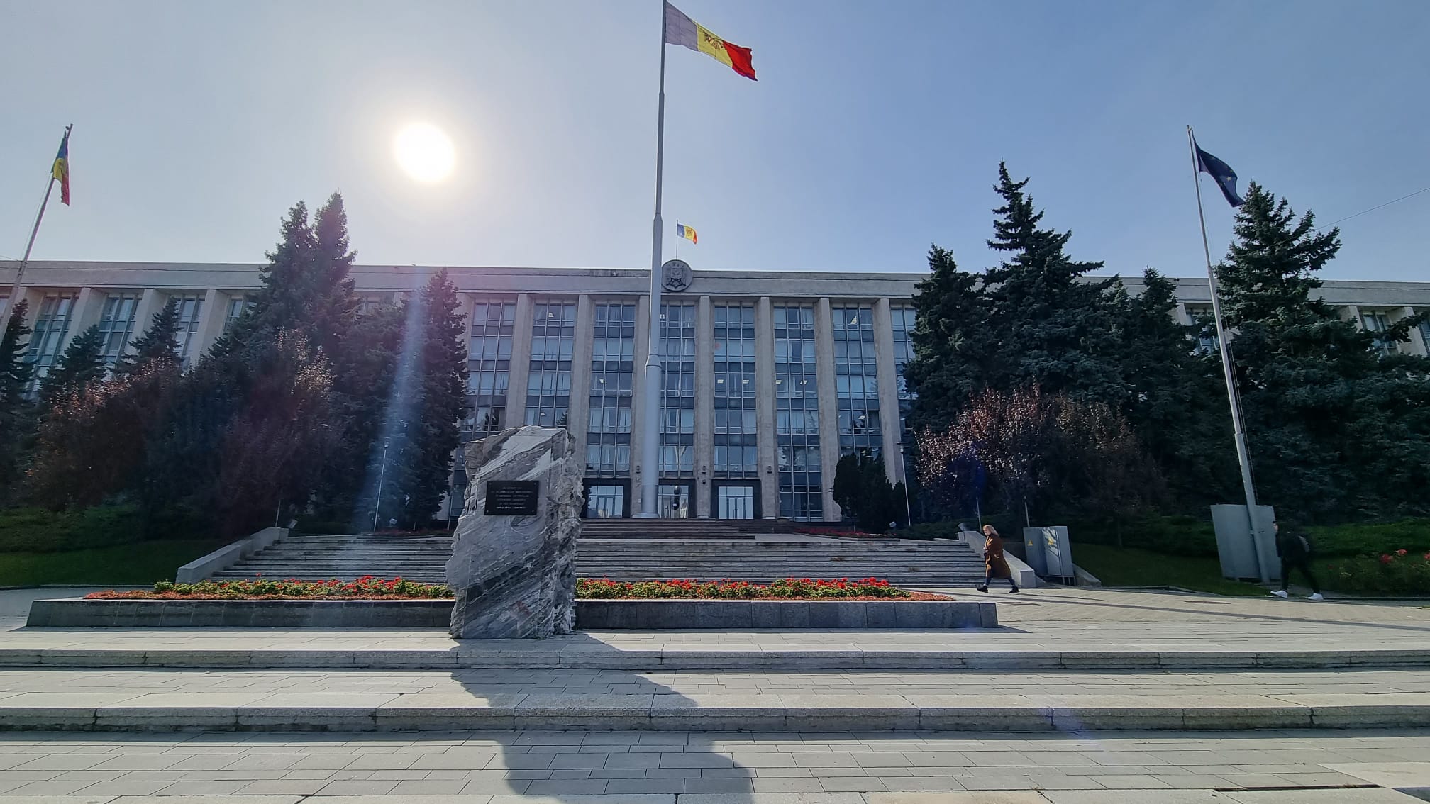 Молдова новая. Парламент Приднестровья. Молдавия дом правительства. Молдавия правительство новое. Молдавия Кишинев правительство.