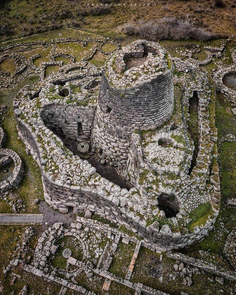Древняя обсерватория или храм: загадка колодца Санта-Кристина на острове Сардиния 