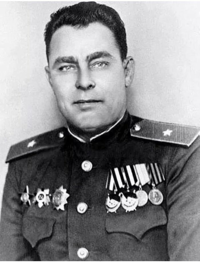 Генерал-майор Л.И. Брежнев