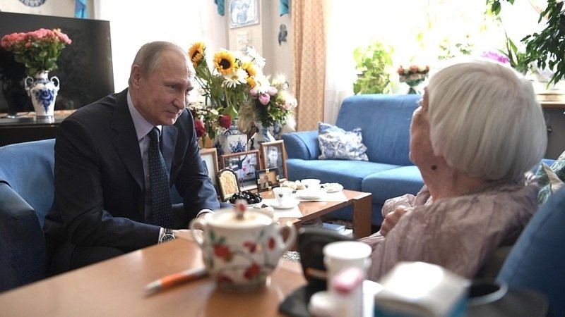 Путин поговорил с Алексеевой о проблемах США