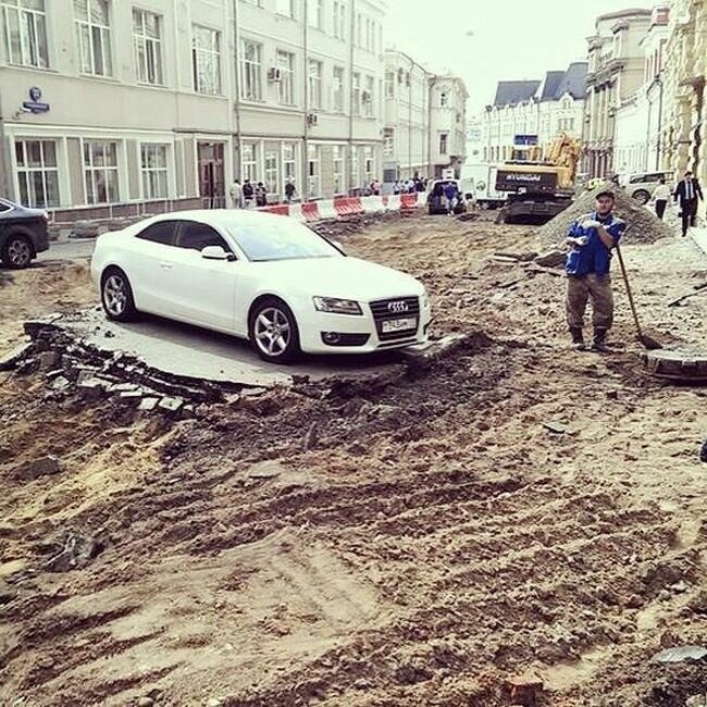 20 машин, которые замуровали дорожные демоны авто, асфальт, дорожные работы, замурованные, парковка