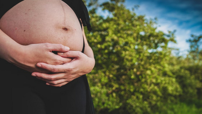 Комитет Госдумы поддержал увеличение пособия беременным по увольнению до уровня МРОТ