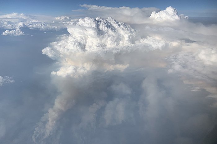  В NASA сфотографировали редкое явление - «огненные» облака