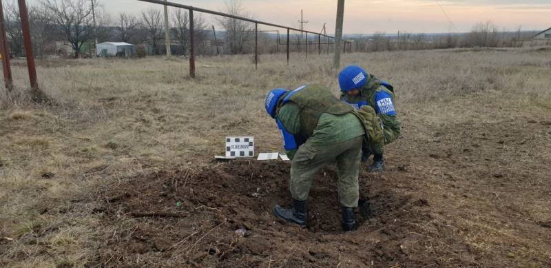 ВСУ пытаются разрушить наши оборонительные укрепления ДНР, повреждены дома украинской, атаки, районе, аэропорта, огонь, результате, обстрела, также, начали, армии, возле, помощи, подверглась, меньшему, обстрелу, стороны, февраля, украинских, пытаются, разрушить