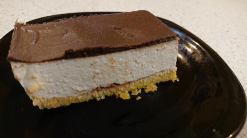 Очень лёгкий, вкусный, сытный творожный десертик на основе любой ореховой и кунжутной муки.