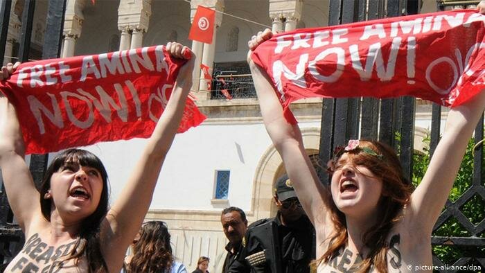 Американки или россиянки? Западный русофоб рассказал, что объединяет феминизм и хиджаб