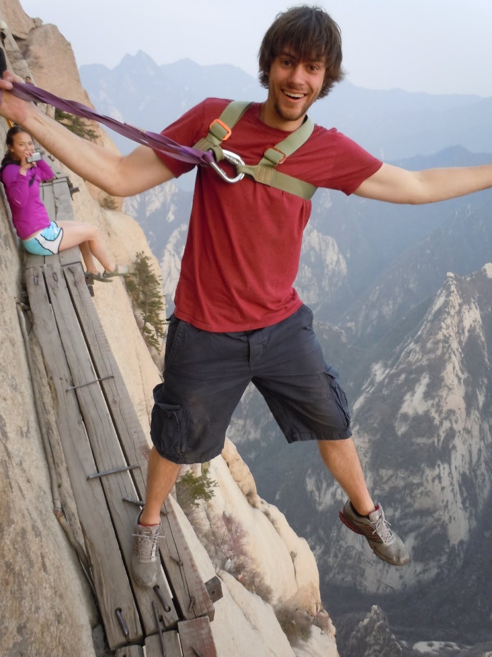 Тропа смерти (Huashan Mountain). Слабонервным лучше даже не смотреть. Тропа смерти (Huashan Mountain). Слабонервным лучше даже не смотреть.
