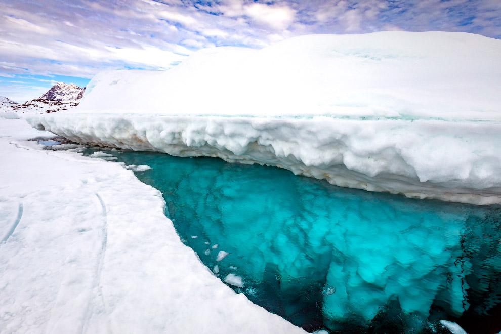 Stunning photos show ice dive beneath giant iceberg Stunning photos show ice dive beneath giant iceberg
