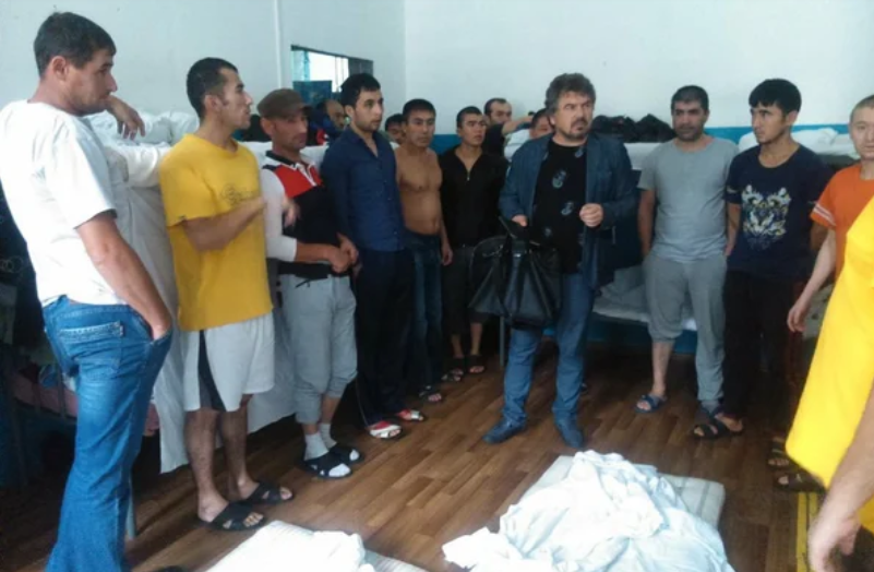 Почему нет работы в России для россиян и есть для мигрантов? Почему нет работы в России для россиян и есть для мигрантов? мигранты,мнение,общество,россияне