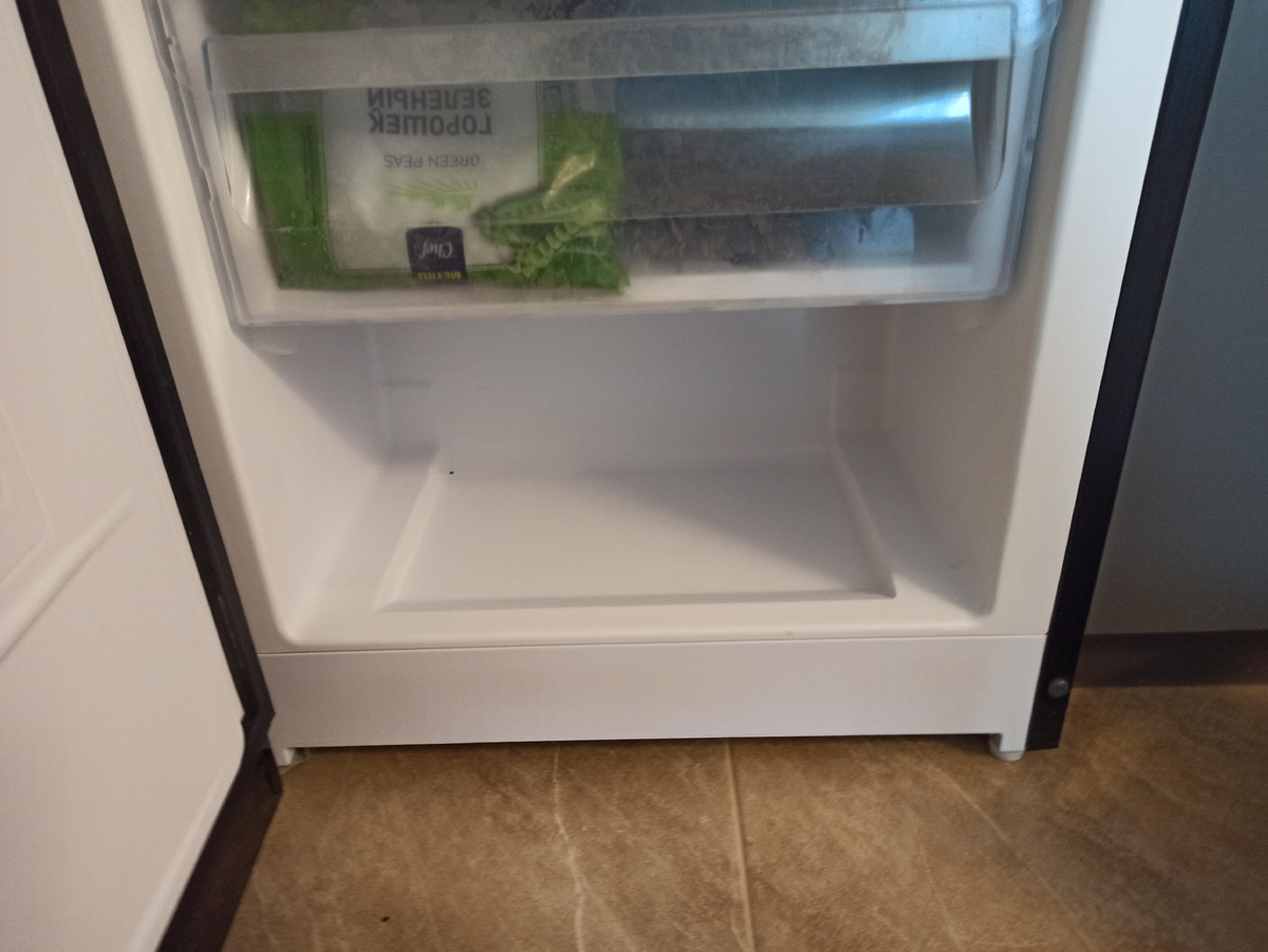 Наледь под ящиками в холодильниках - отчего? Намерзает лед даже в холодильниках Ноу Фрост.  Это тот холодильник, который не требует разморозки.-3