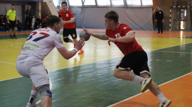 Гандболисты ´Кронона´ сократили отставание от БГУФК-СКА в серии за бронзу чемпионата Беларуси.