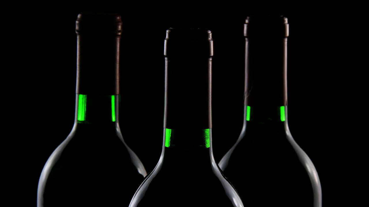 Депутат ГД Хамзаев призвал запретить продажу алкоголя 9 Мая в России