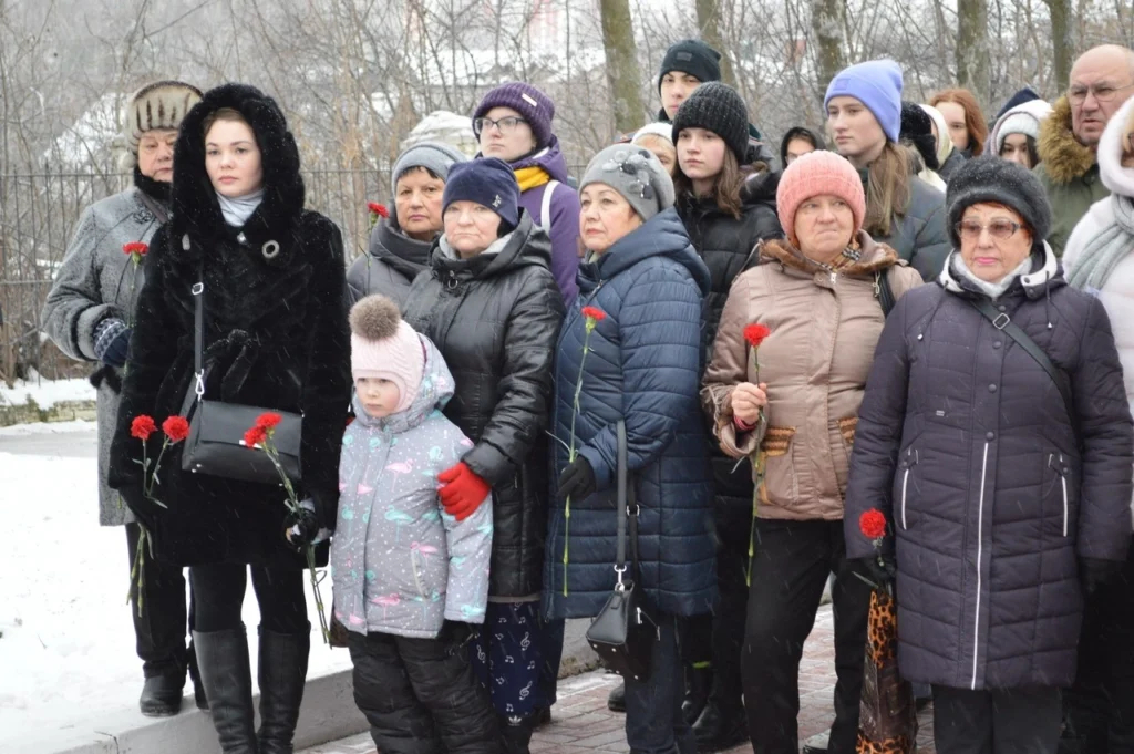 В Рязани открыли памятные плиты погибшим членам экипажа самолёта, разбившегося в 1942 году у Заокского