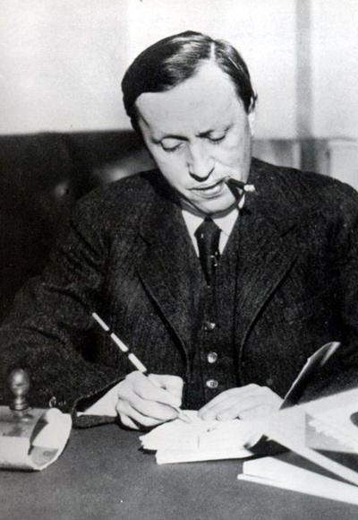 Карел Чапек (Karel Čapek), 1890-1938 годы   Вместе со сценарием «Россумовские универсальные роботы», опубликованном в 1920 году, чешский писатель подарил миру идею искусственных людей, введя термин «робот».