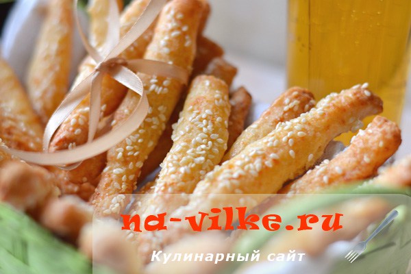 Сырные палочки с кунжутом