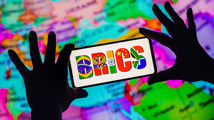 БРИКС ПРОТИВ "БОЛЬШОЙ СЕМЁРКИ": ГЛАВНАЯ БИТВА ДЕСЯТИЛЕТИЯ, ГОТОВИТСЯ ПЕРВЫЙ УДАР
