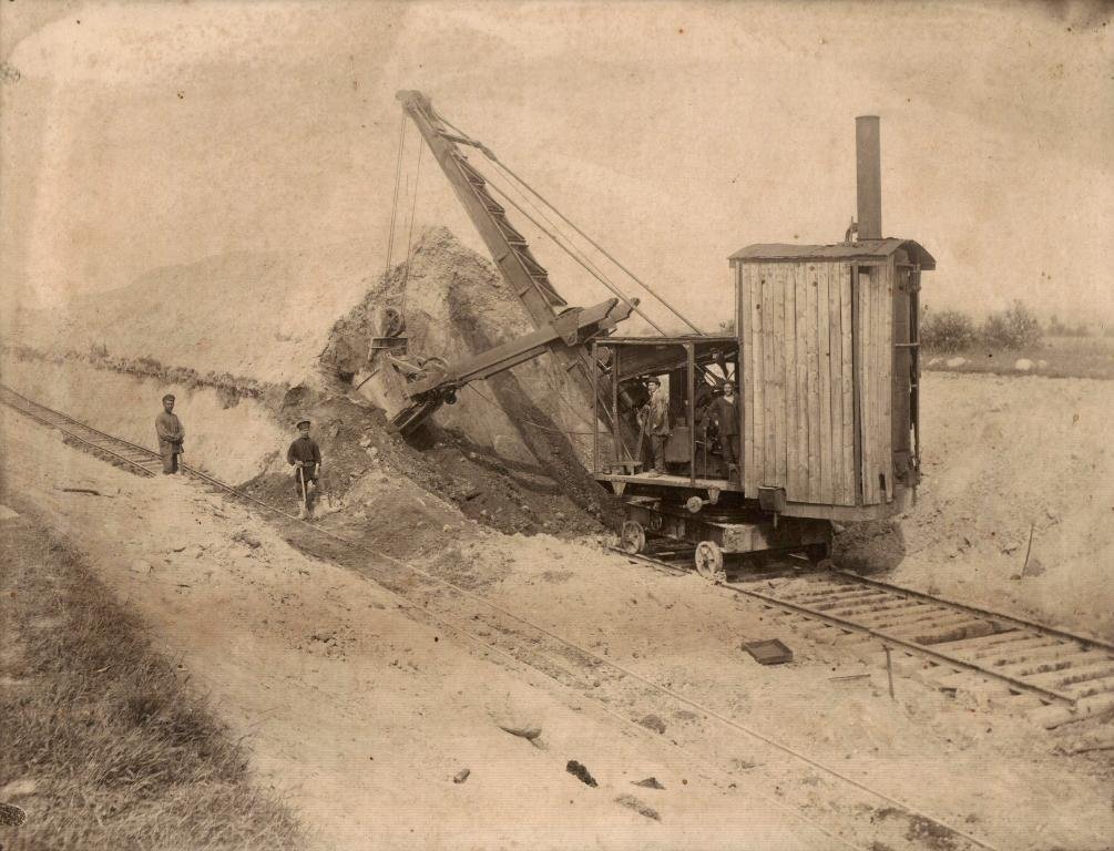 Строительство первой железной. Паровой экскаватор 1903. Паровой экскаватор Путиловец. Паровые экскаваторы 19 века Россия. Паровой экскаватор Российской империи.