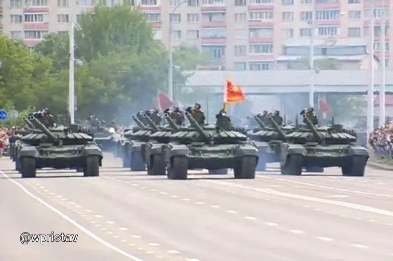 В параде по случаю Дня независимости Белоруссии задействованы 300 единиц военной