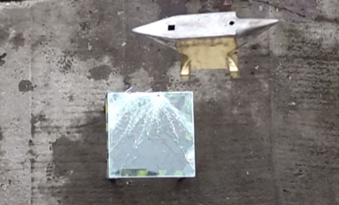 Скидываем наковальню на бронестекло