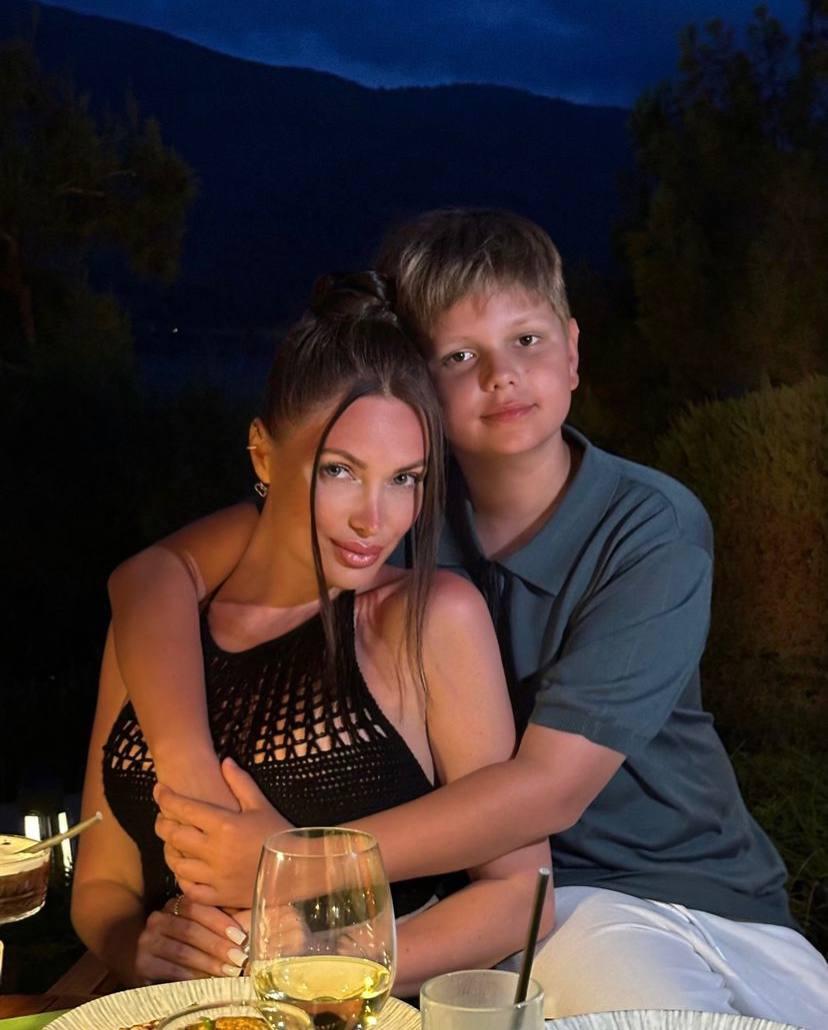 Cменила мошенника на уголовника: как сейчас выглядит и чем занимается Евгения Феофилактова из шоу «Дом 2» Евгения, после, проекте, Гусев, Феофилактова, только, Антона, отношения, всего, Антон, время, вместе, проекта, стала, замуж, парень, вышла, несколько, жизни, девушка