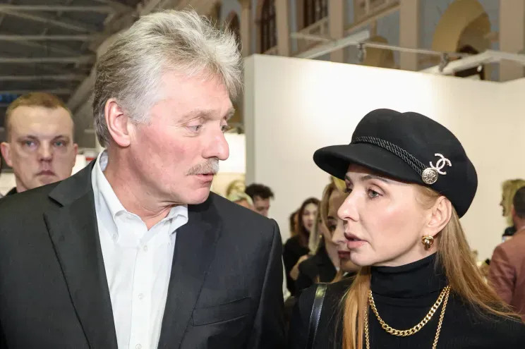 Редкий выход: Дмитрий Песков и Татьяна Навка посетили ярмарку современного искусства Песков, Навка, Дмитрий, Татьяна, также, Россия, России, Солоцинской, отношений, браке, искусства, современного, олимпийская, сыграли, третьим, Пескова, дочерьюДля, ПесковТатьяна, годуТатьяна, родившаяся