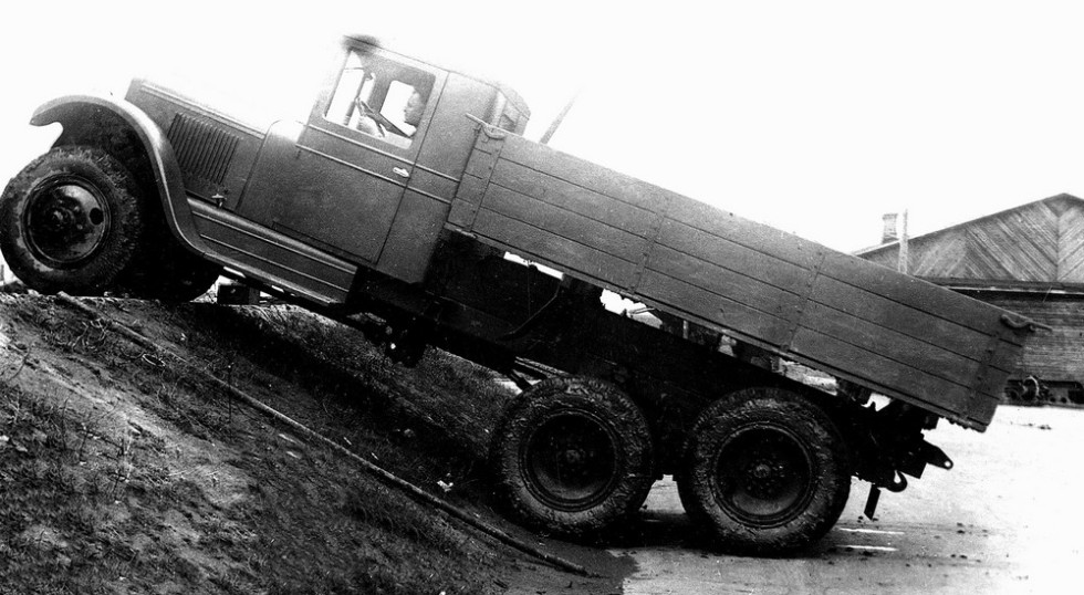 Запоздалая беспомощность: опытные полноприводные военные грузовики ЗИС авто