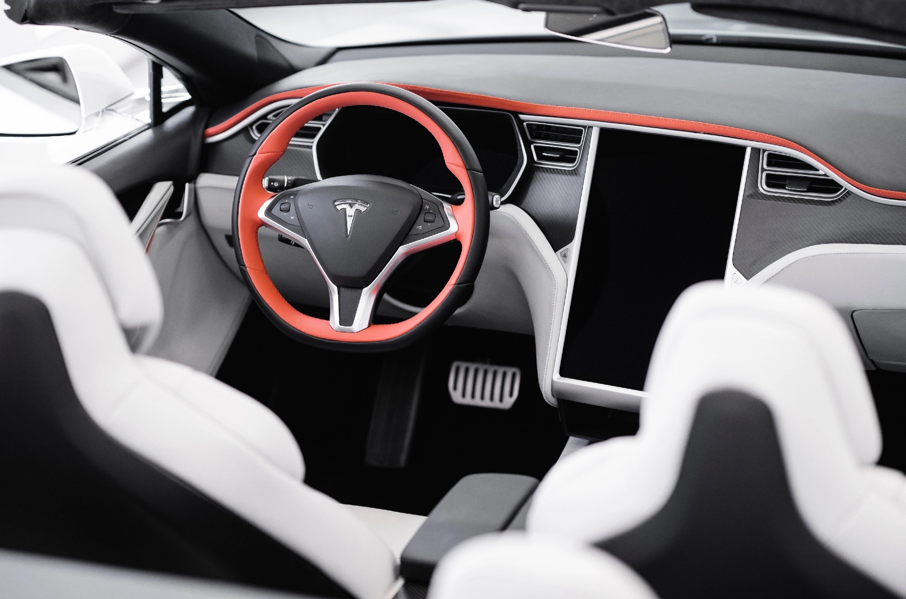 Tesla Model S превратили в роскошный кабриолет Новости