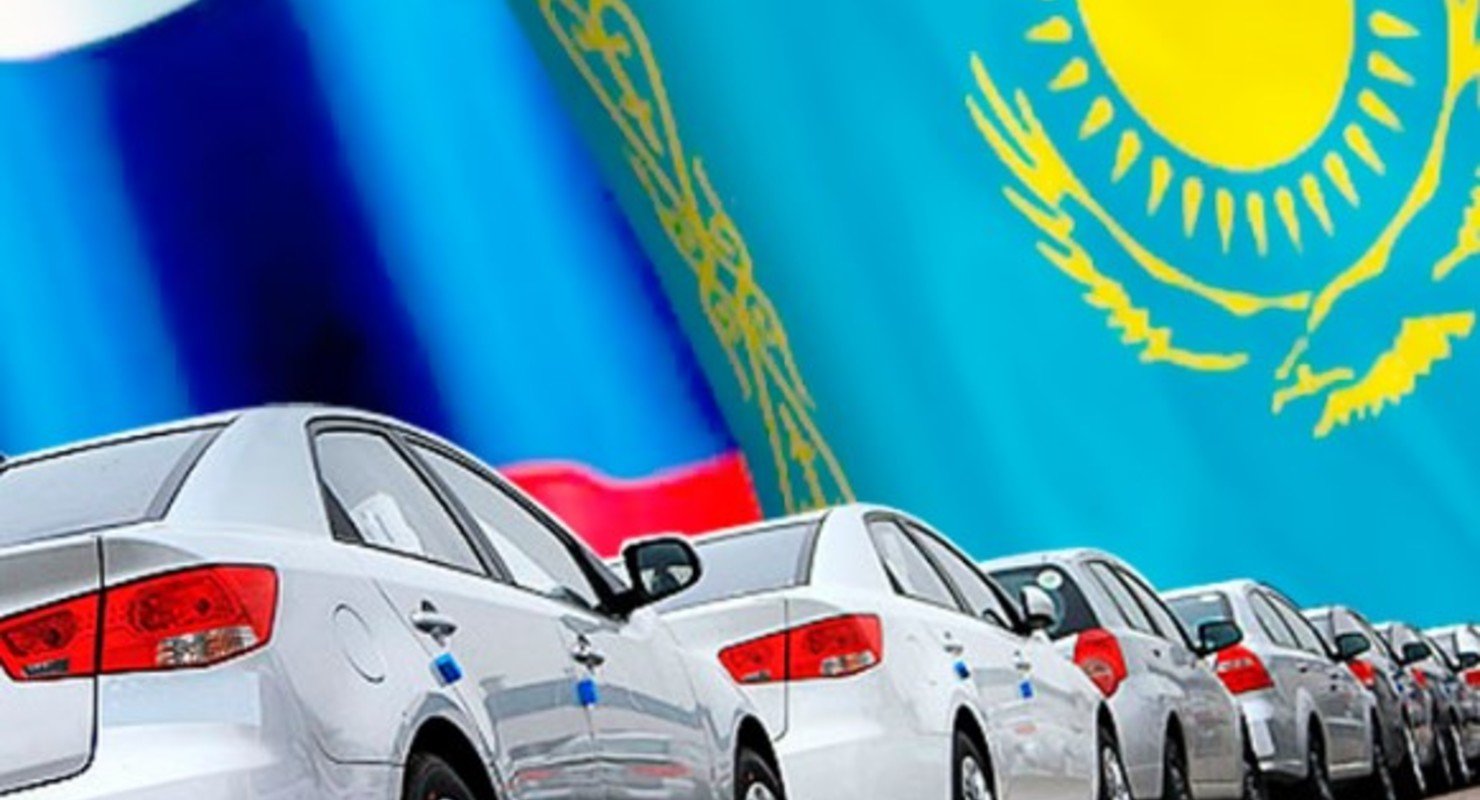 Российский флаг на автомобиле