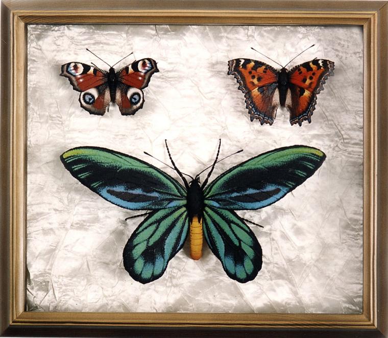 Рукотворные бабочки из природных материалов