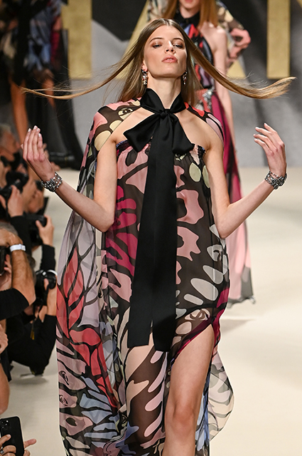 Неделя моды в Париже: улыбающиеся модели и вайб 1980-х на показе Chanel Неделя моды в Париже: улыбающиеся модели и вайб 1980-х на показе Chanel Новости моды