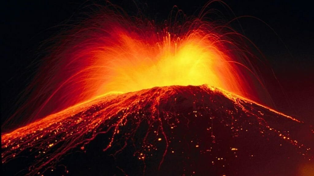 Извержение вулкана/ © disgustingmen.com