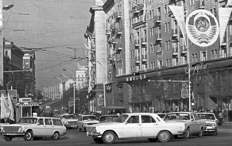 Ссср 1981. Наум Грановский улица Горького. Москва 1981 год. СССР 1981 год фото. Москва фотохроника ТАСС.