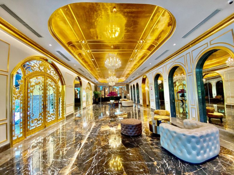 Как выглядит первый в мире отель из золота