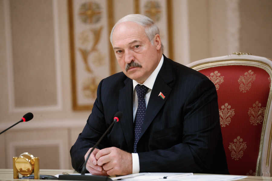 Кому направляет свои сигналы Александр Лукашенко