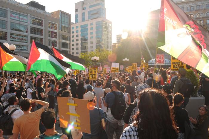Университеты США и Великобритании охвачены студенческими демонстрациями в поддержку Палестины