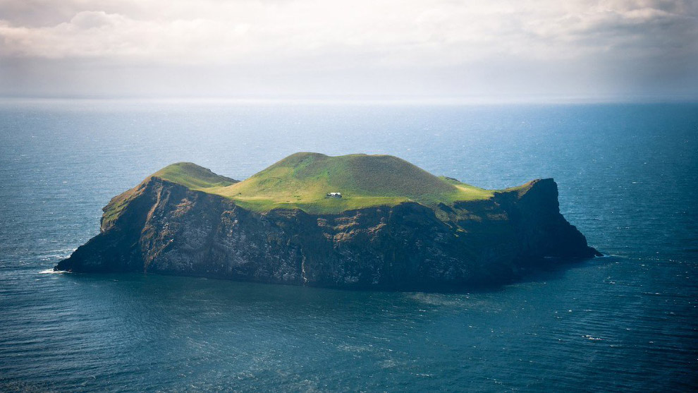 Остров Бьярнарей, Исландия