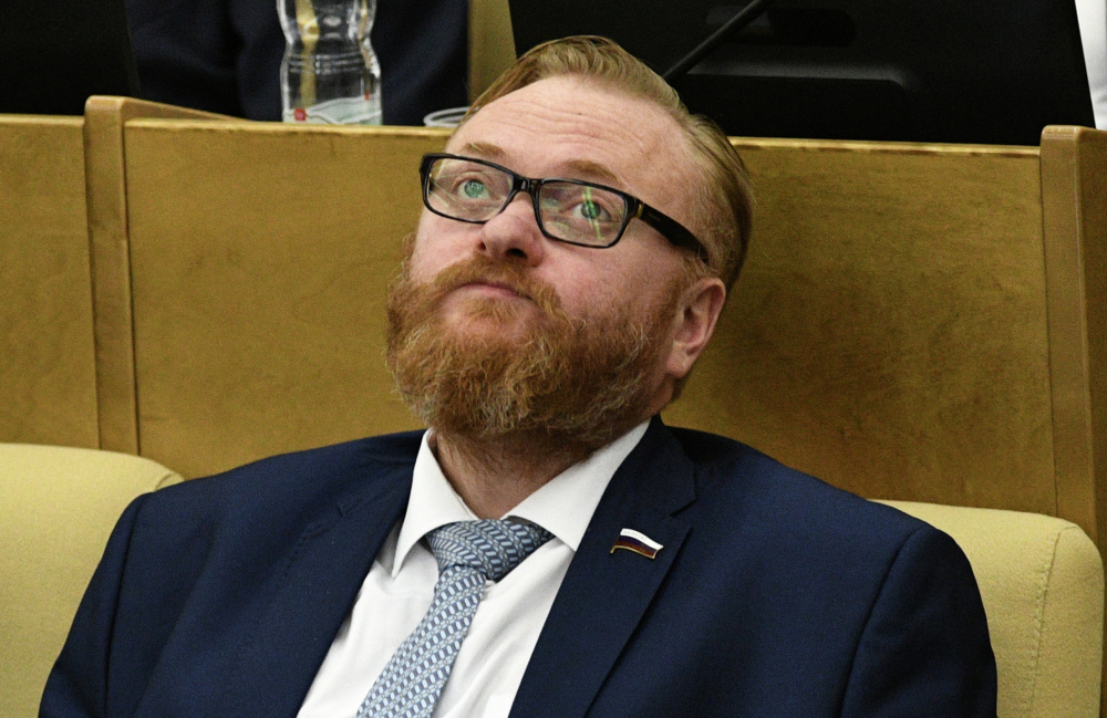 «Скоро Милонов и до "Права первой ночи" додумается»: в сети оценили призыв депутата запретить выезд в Турцию незамужним россиянкам