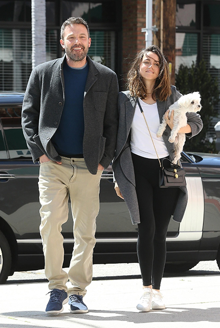 После отпуска на Кубе и Коста-Рике: Бен Аффлек и Ана де Армас на улицах Лос-Анджелеса После отпуска на Кубе и Коста-Рике: Бен Аффлек и Ана де Армас на улицах Лос-Анджелеса Звезды,Звездные пары