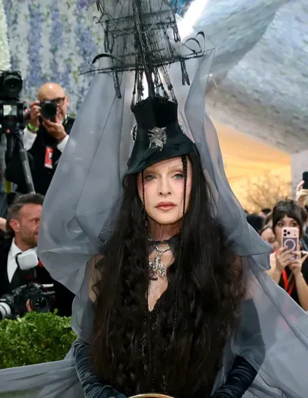 14 лучших образов Met Gala: Ирина Шейк в бриллиантах, 