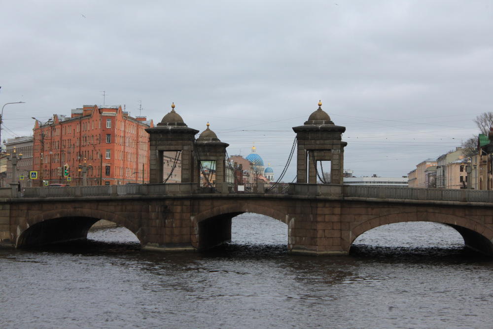 Спб последние. Мост через Фонтанку у Адмиралтейских верфей. Название моста через Фонтанку у Адмиралтейских верфей. Санкт-Петербург осень без листьев. Санкт Петербург осенью ноябре спас на крови.