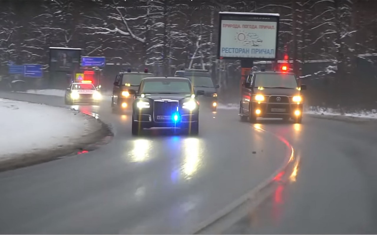 Любимые машины Дмитрия Медведева: от комбайна до Ауруса