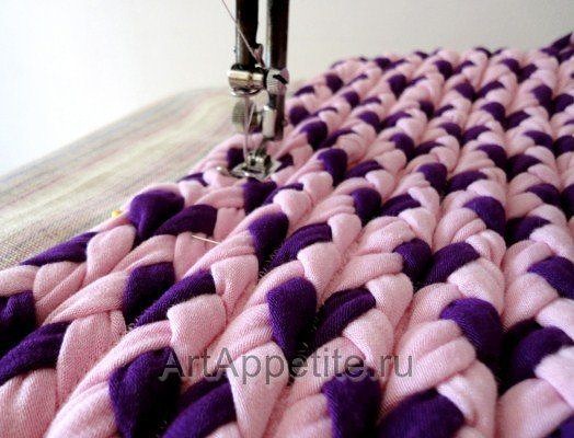 Текстильный коврик из косичек. косички, коврика, чтобы, розового, фиолетового, ткань, цвета, коврик, размера, складываем, пополам, своего, сшиваем, выворачиваем, зашиваем, отверстие, конечного, ткани, больше, берем