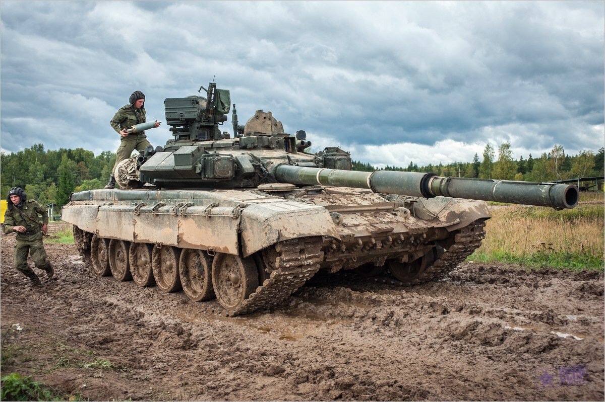 Вообще, история отечественного танка Т-90 также сложна, как история нашей армии на переломе эпох.
