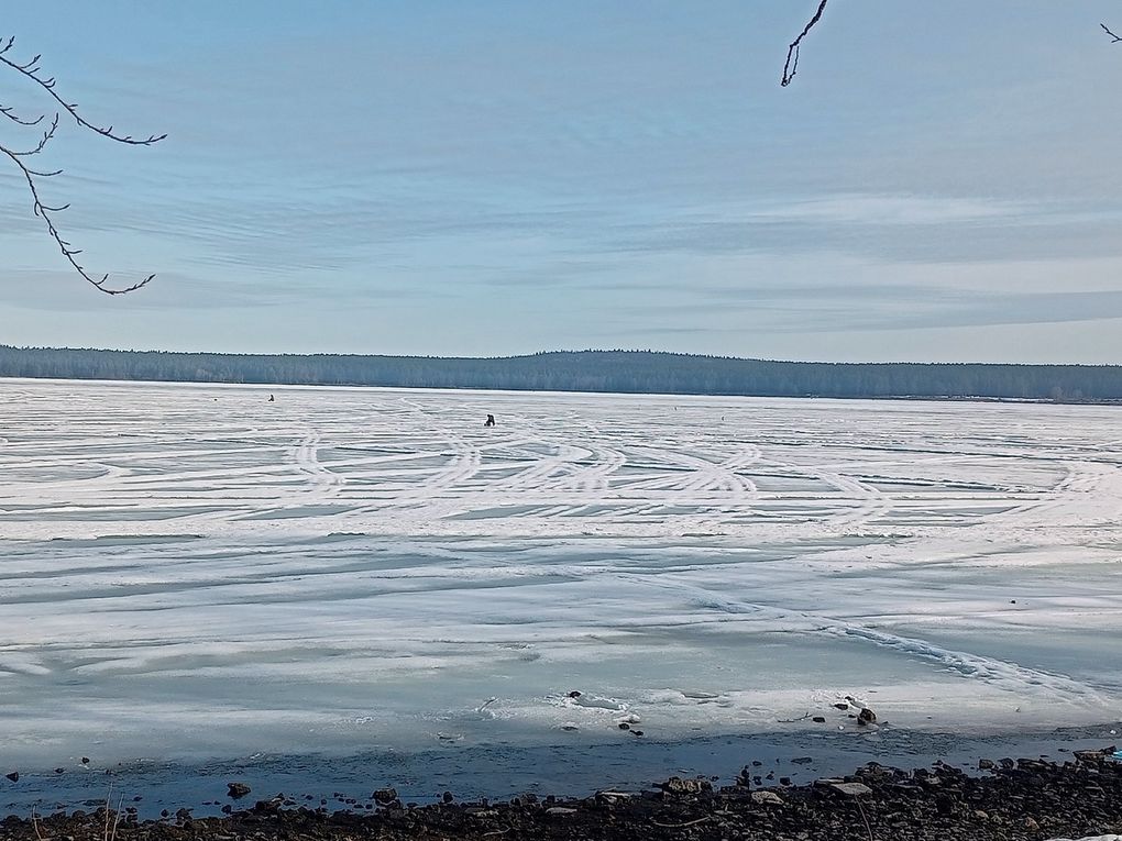 С 12 апреля на лёд Воткинского пруда выходить будет запрещено