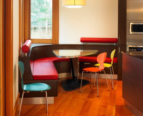 Стулья имеют определенные плюсы