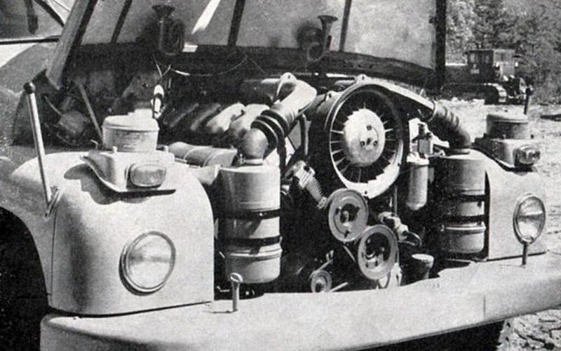 Двигатель воздушного охлаждения и уникальная рама с качающимися полуосями — ключевые особенности Tatra 138