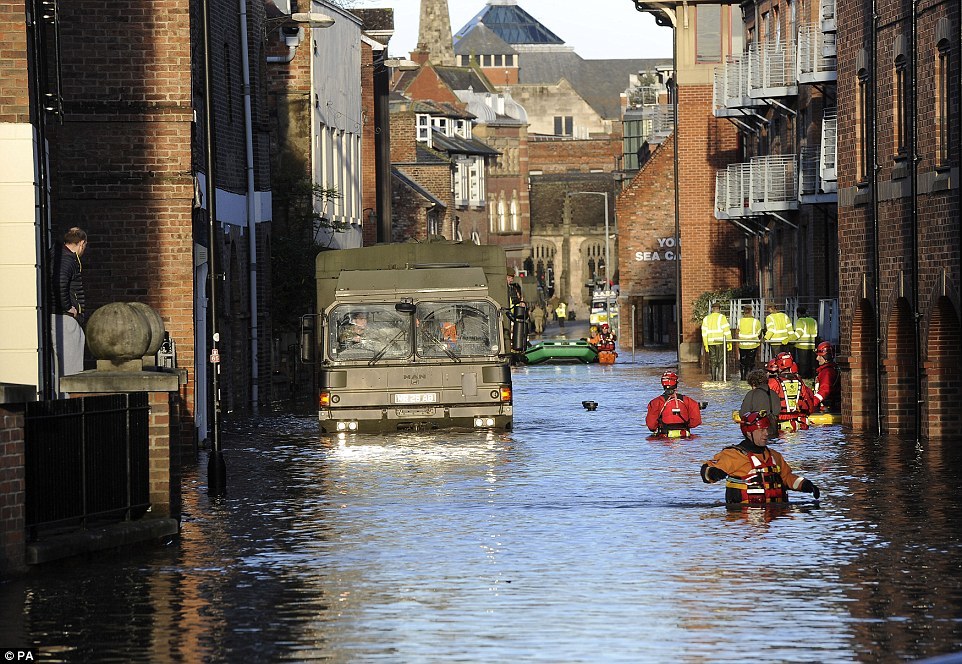 Наводнение подпортило англичанам рождественские праздники