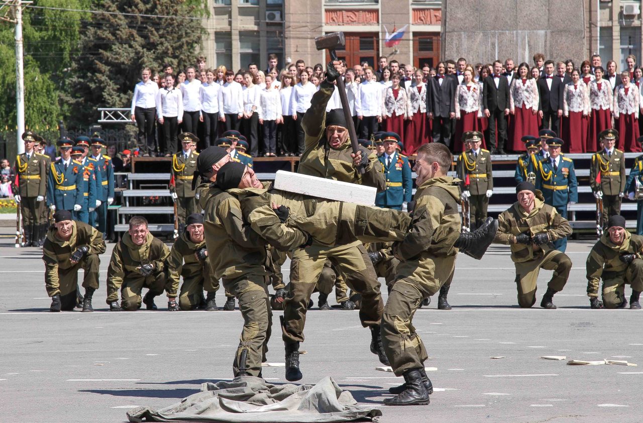 Солдаты гарнизона. Парад Победы 2021 в Саратове. Парад Победы в Лесозаводске. Парад Победы Камышлов. Парад Победы Саратов 2016 год.