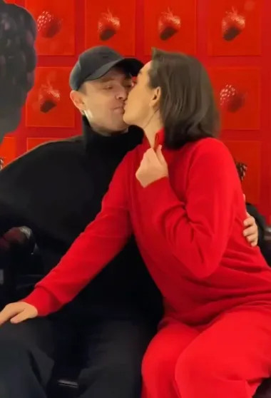 Гости из Comedy Club и торт в виде собаки: Катерина Ковальчук устроила вечеринку-сюрприз для мужа Гарика Харламова в честь его 45-летия Харламов, Гарика, Катерина, КовальчукГарик, рождения, Ковальчук, Гарик, именинника, юморист, Кравец, Марина, женат, Асмус, которой, ягодка, опять, Дорохов, устроила, ХарламовГарик, КовальчукСёстры