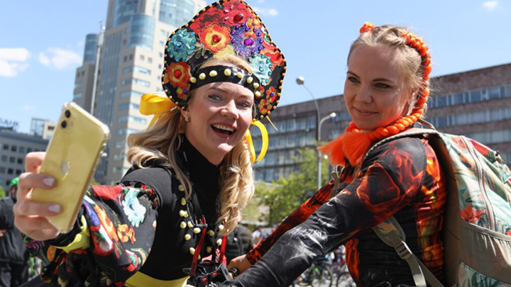 ТАБОР УХОДИТ В ДУБАЙ: ПОЧЕМУ РУССКИЕ СКИДЫВАЮТСЯ НА КРАСИВУЮ ЖИЗНЬ ДЛЯ ИЗБРАННЫХ